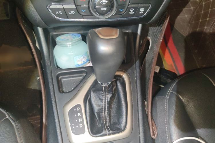 Used Jeep Cherokee 2017 2.0L Superior Edition Gear Lever