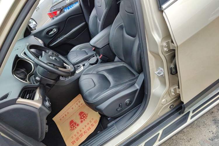 Used Jeep Cherokee 2017 2.0L Superior Edition Left Front Seat