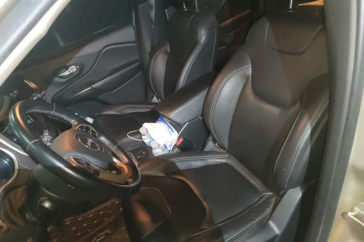 Used Jeep Cherokee 2017 2.0L Superior Edition Left Front Seat