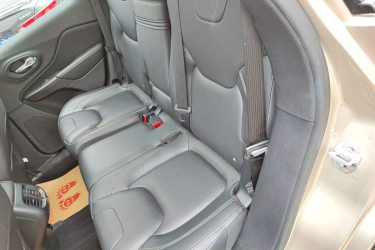 Used Jeep Cherokee 2017 2.0L Superior Edition Left Rear Seat