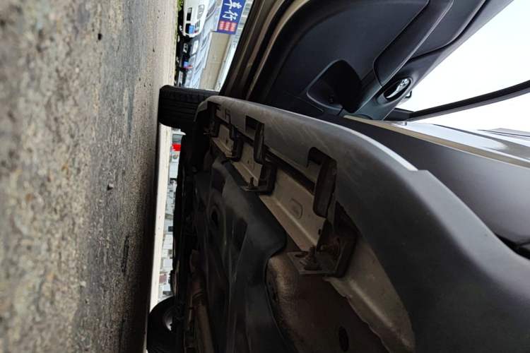 Used Jeep Cherokee 2017 2.0L Superior Edition Left Side Sill