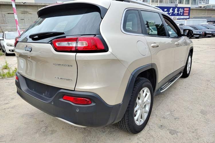 Used Jeep Cherokee 2017 2.0L Superior Edition Rear Right 45 Deg