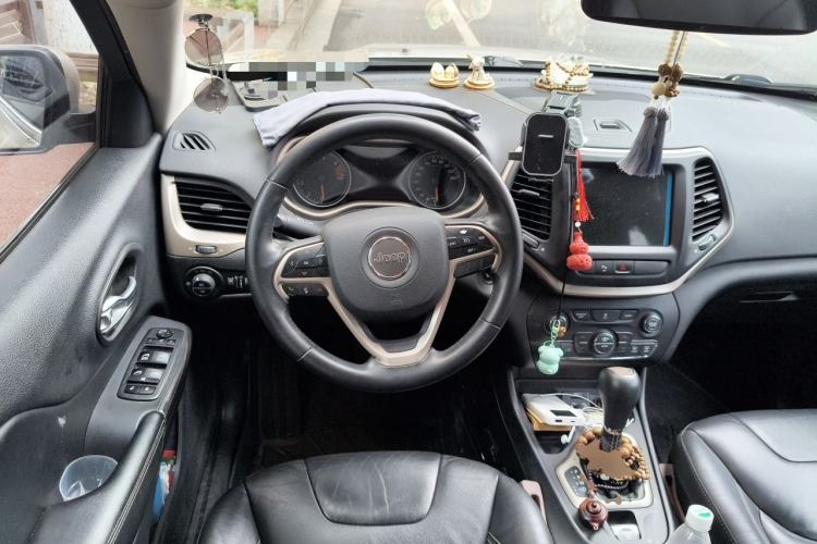 Used Jeep Cherokee 2017 2.0L Superior Edition Steering Wheel