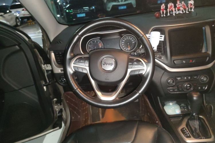Used Jeep Cherokee 2017 2.0L Superior Edition Steering Wheel