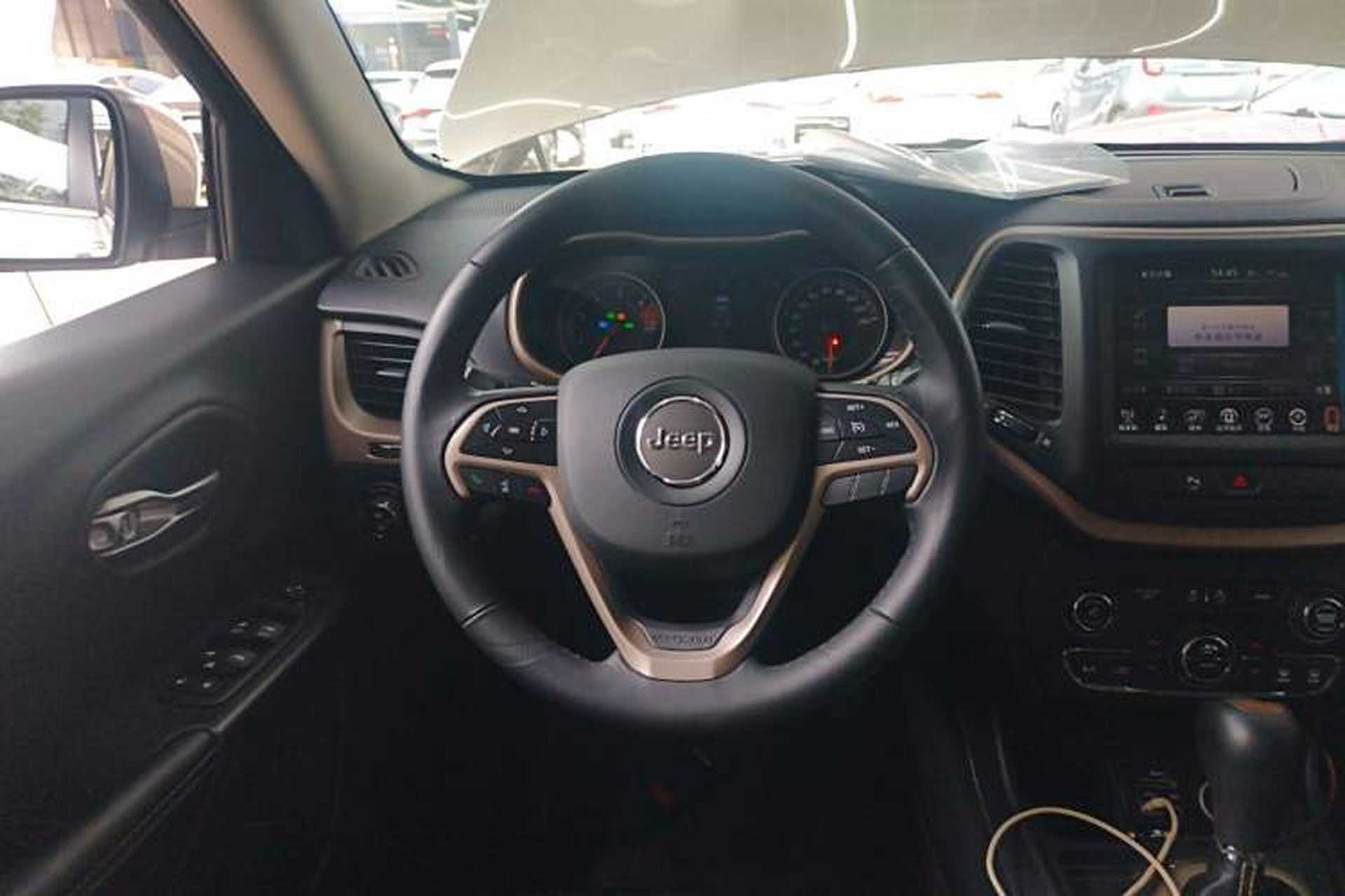 Used Jeep Cherokee 2017 2.0L Superior Edition Steering Wheel