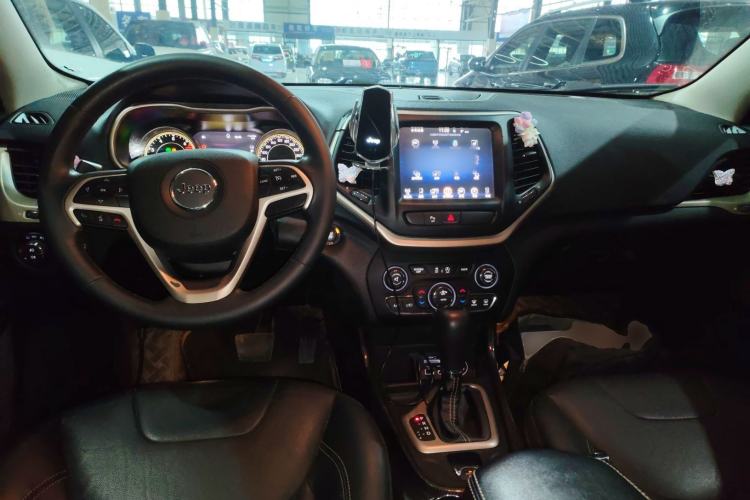 Used Jeep Cherokee 2017 2.0L Superior Edition Center Console