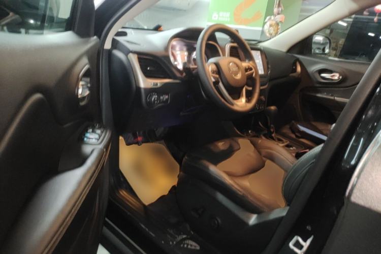 Used Jeep Cherokee 2017 2.4L Leading Smart Edition Driver Seat