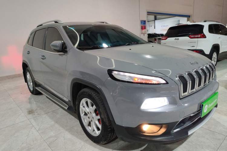 Used Jeep Cherokee 2017 2.0L Superior Edition Exterior 1