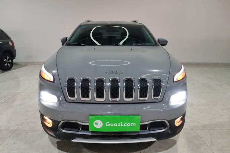 Used Jeep Cherokee 2017 2.0L Superior Edition Front