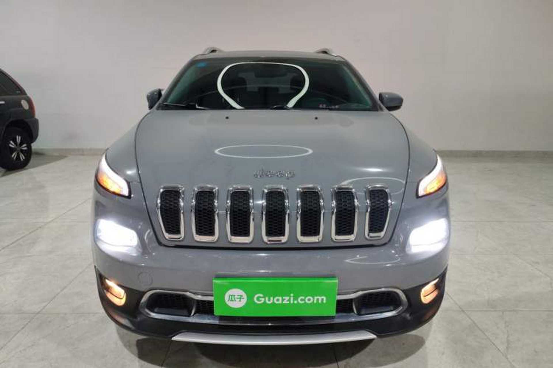 Used Jeep Cherokee 2017 2.0L Superior Edition Front