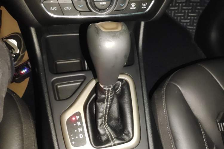 Used Jeep Cherokee 2017 2.4L Leading Smart Edition Gear Lever