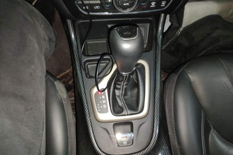 Used Jeep Cherokee 2017 2.0L Superior Edition Gear Lever