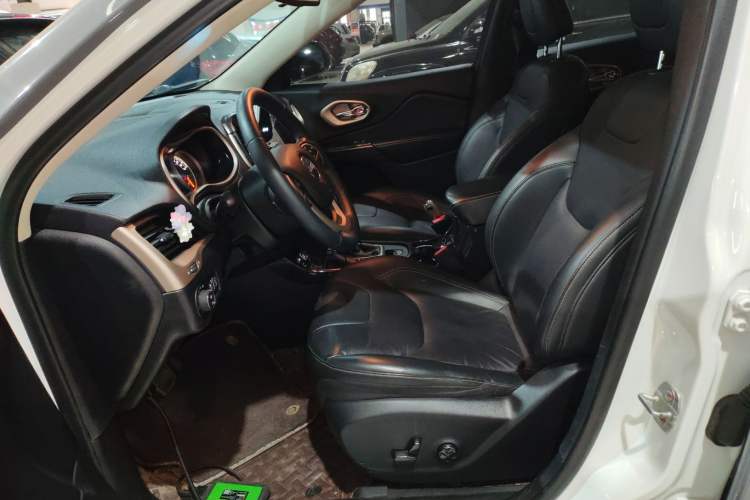 Used Jeep Cherokee 2017 2.0L Superior Edition Left Front Seat
