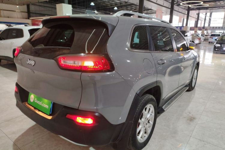 Used Jeep Cherokee 2017 2.0L Superior Edition Rear Right 45 Deg