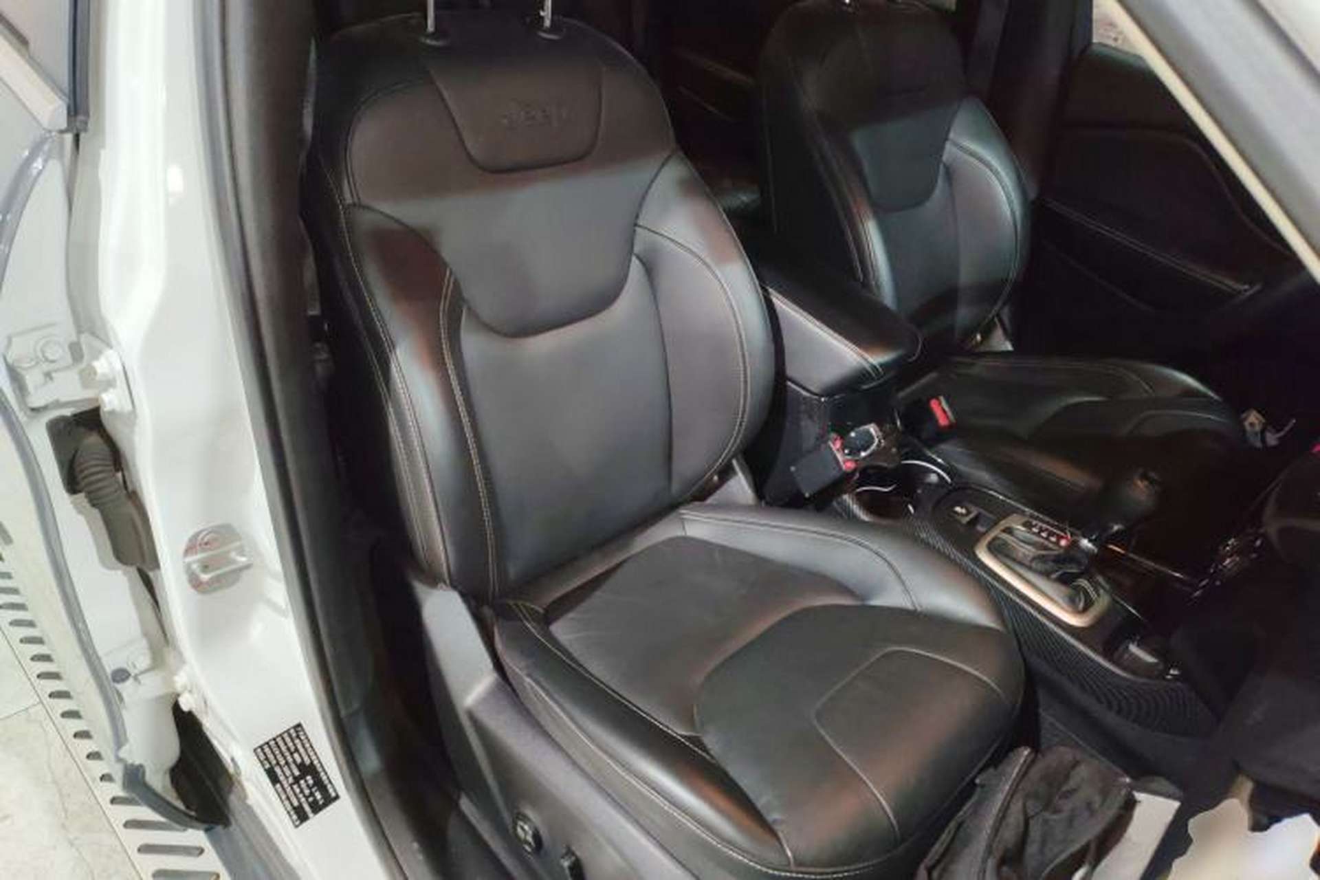 Used Jeep Cherokee 2017 2.0L Superior Edition Right Front Seat