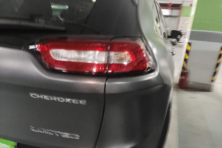 Used Jeep Cherokee 2017 2.4L Leading Smart Edition Right Rear Taillight