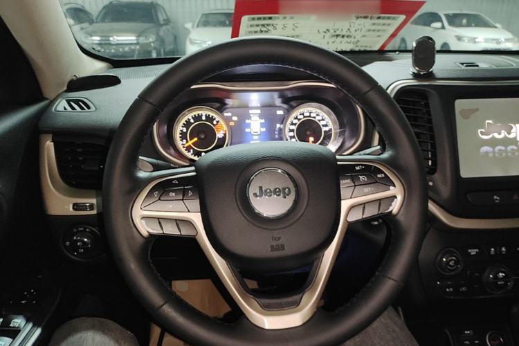 Used Jeep Cherokee 2017 2.4L Leading Smart Edition Steering Wheel