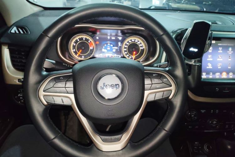 Used Jeep Cherokee 2017 2.0L Superior Edition Steering Wheel