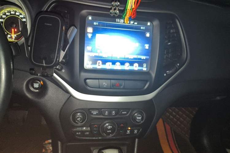 Used Jeep Cherokee 2017 2.0L Superior Edition Audio And AC Panel