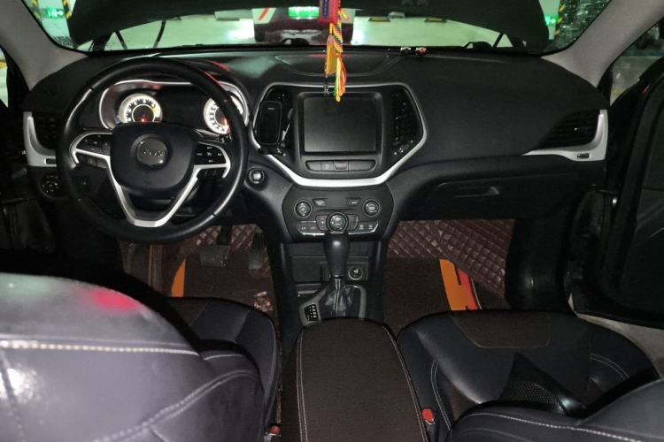 Used Jeep Cherokee 2017 2.0L Superior Edition Center Console