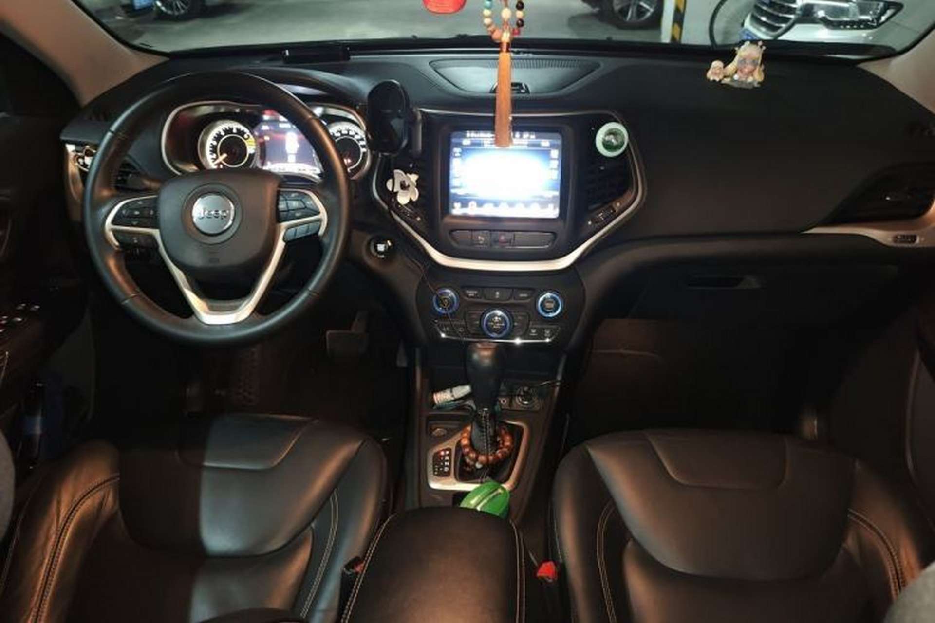 Used Jeep Cherokee 2017 2.0L Superior Edition Center Console