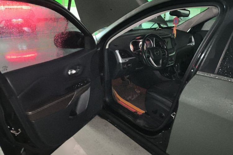 Used Jeep Cherokee 2017 2.0L Superior Edition Driver Seat