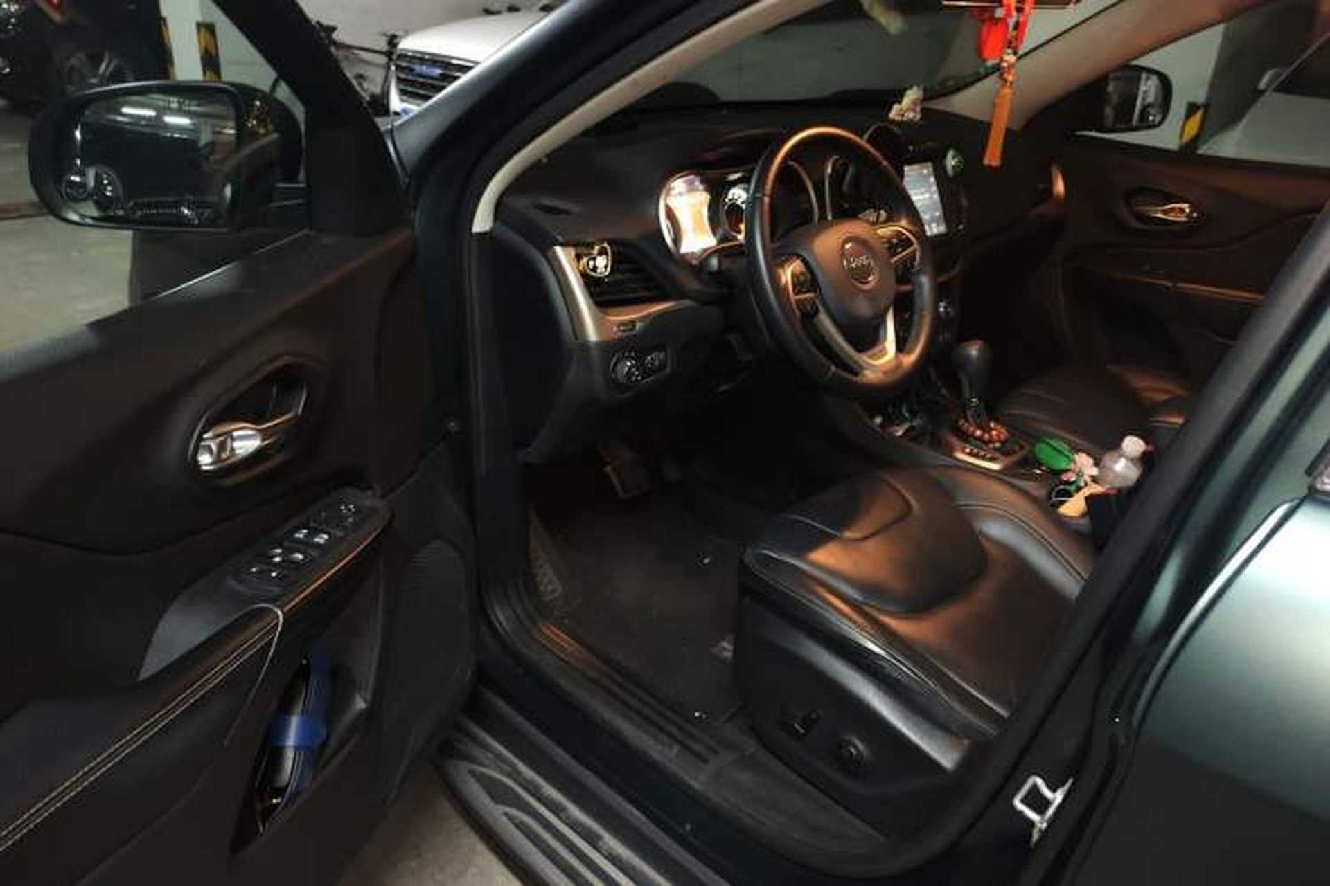 Used Jeep Cherokee 2017 2.0L Superior Edition Driver Seat