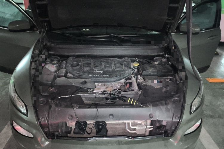 Used Jeep Cherokee 2017 2.0L Superior Edition Engine Bay
