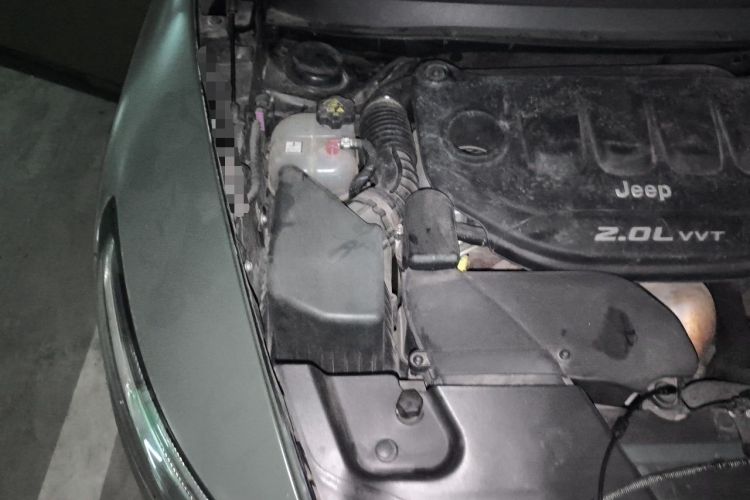 Used Jeep Cherokee 2017 2.0L Superior Edition Engine Bay Right
