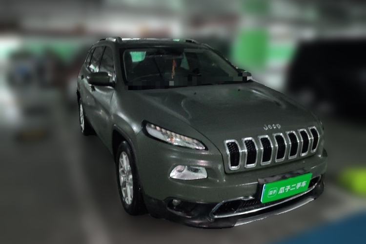 Used Jeep Cherokee 2017 2.0L Superior Edition Front Right 45 Deg