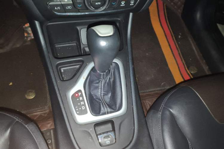 Used Jeep Cherokee 2017 2.0L Superior Edition Gear Lever