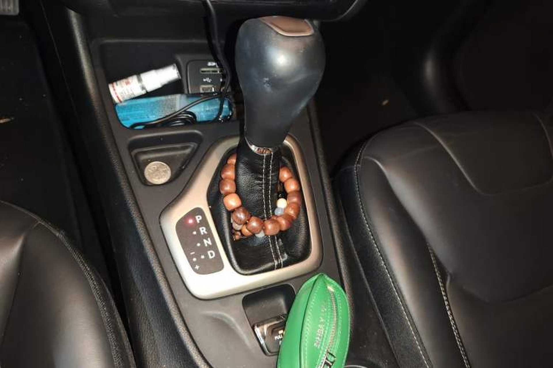 Used Jeep Cherokee 2017 2.0L Superior Edition Gear Lever
