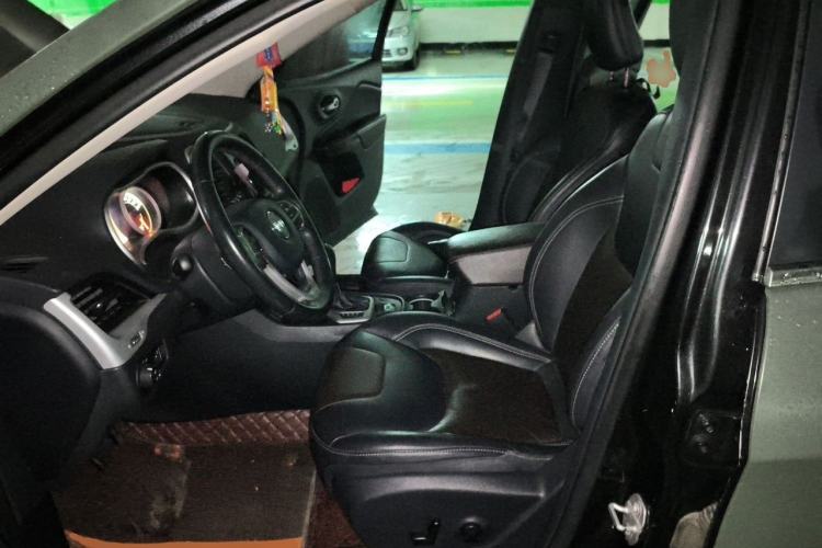 Used Jeep Cherokee 2017 2.0L Superior Edition Left Front Seat