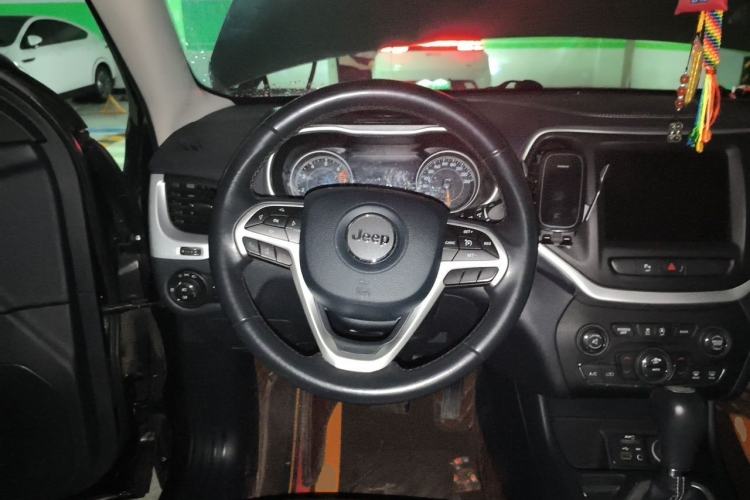 Used Jeep Cherokee 2017 2.0L Superior Edition Steering Wheel