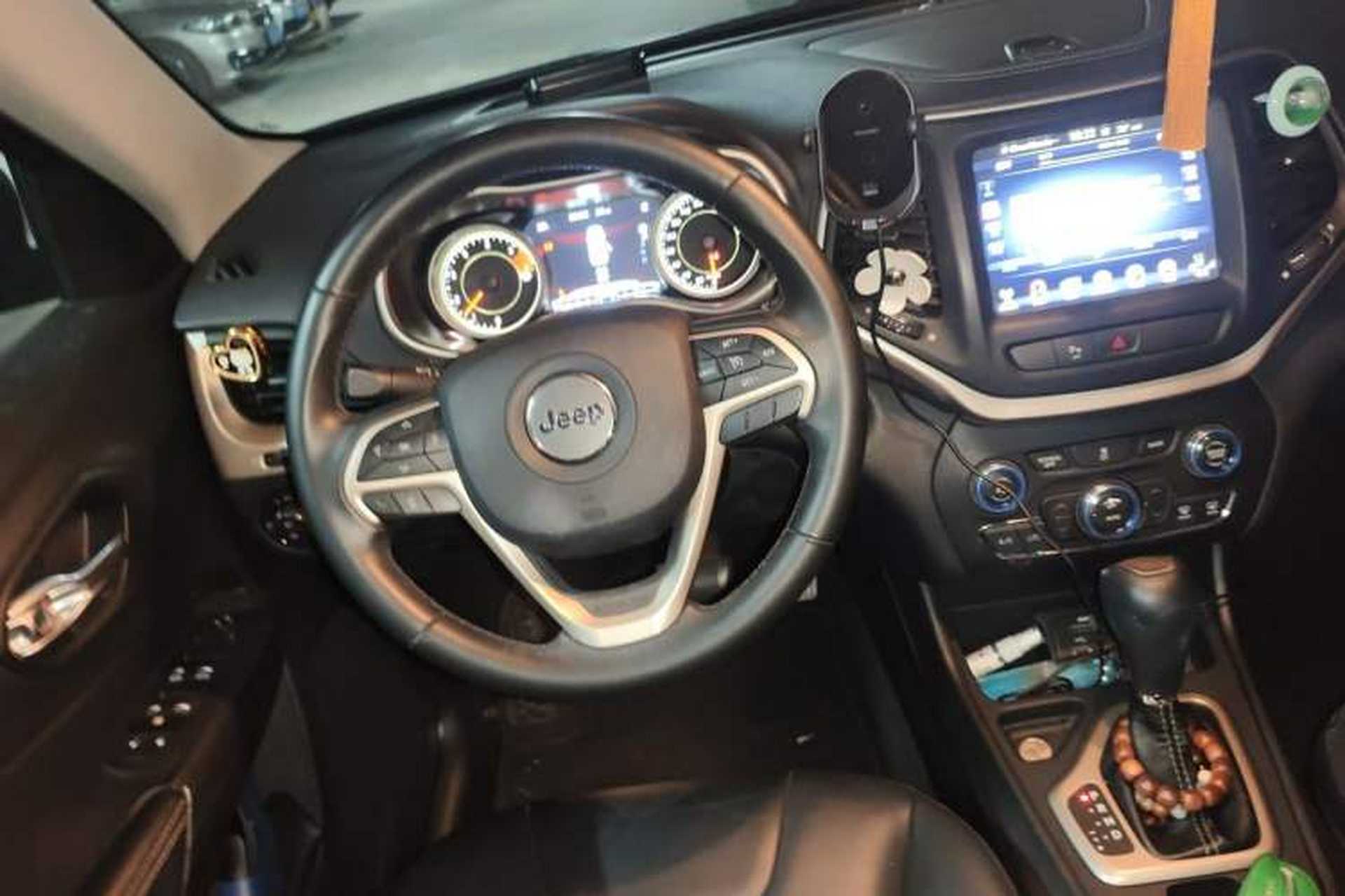 Used Jeep Cherokee 2017 2.0L Superior Edition Steering Wheel