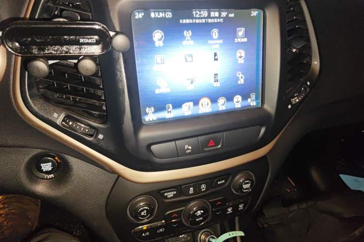 Used Jeep Cherokee 2017 2.0L Superior Edition Audio And AC Panel