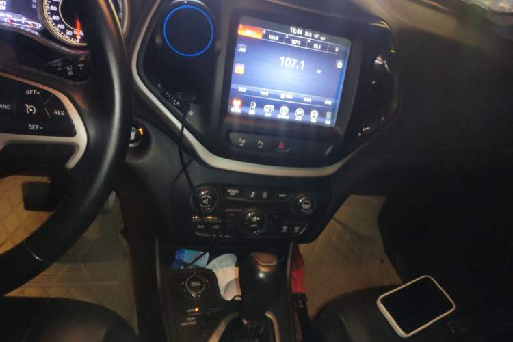 Used Jeep Cherokee 2017 2.4L Superior Edition Audio And AC Panel