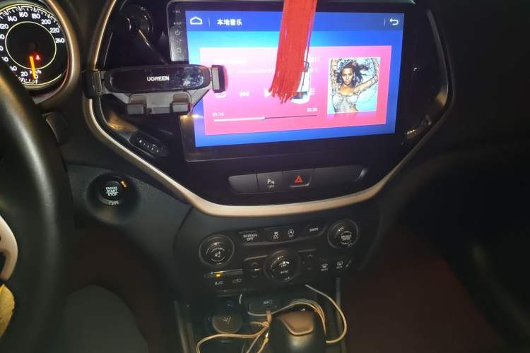 Used Jeep Cherokee 2017 2.4L Leading Edition Audio And AC Panel