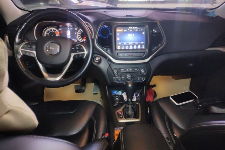 Used Jeep Cherokee 2017 2.4L Superior Edition Center Console
