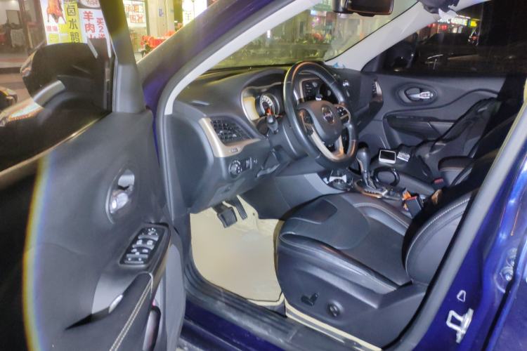 Used Jeep Cherokee 2017 2.4L Superior Edition Driver Seat