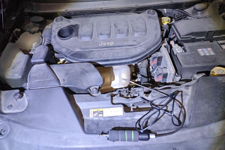 Used Jeep Cherokee 2017 2.0L Superior Edition Engine Bay