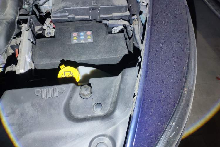 Used Jeep Cherokee 2017 2.4L Superior Edition Engine Bay Left