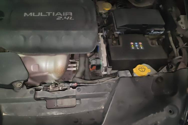 Used Jeep Cherokee 2017 2.4L Leading Edition Engine Bay Left