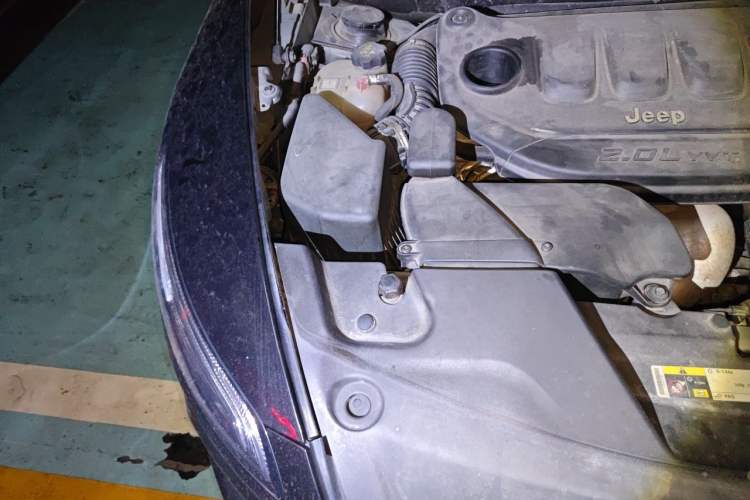 Used Jeep Cherokee 2017 2.0L Superior Edition Engine Bay Right