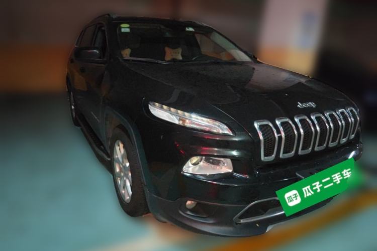 Used Jeep Cherokee 2017 2.0L Superior Edition Front Right 45 Deg