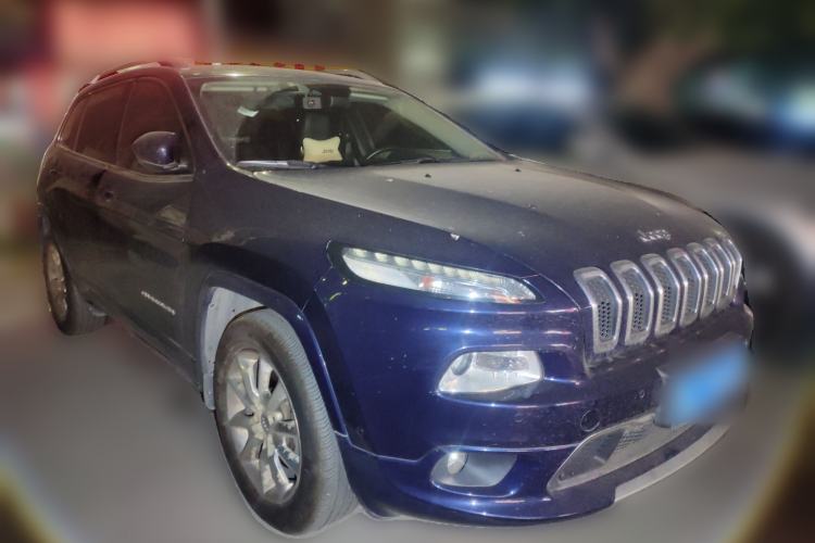 Used Jeep Cherokee 2017 2.4L Superior Edition Front Right 45 Deg
