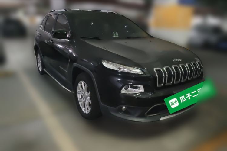 Used Jeep Cherokee 2017 2.4L Leading Edition Front Right 45 Deg