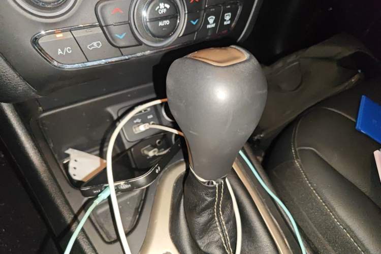 Used Jeep Cherokee 2017 2.0L Superior Edition Gear Lever
