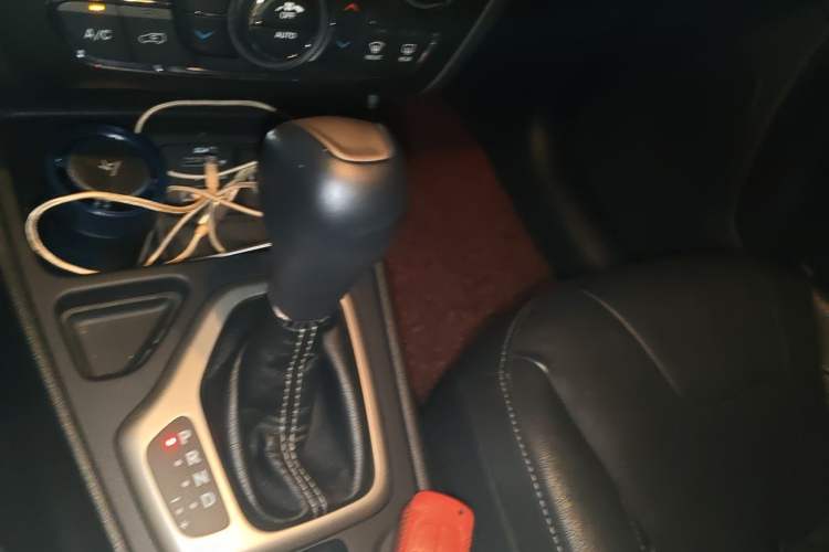 Used Jeep Cherokee 2017 2.4L Leading Edition Gear Lever