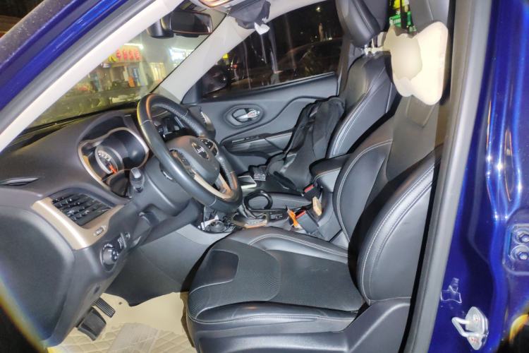 Used Jeep Cherokee 2017 2.4L Superior Edition Left Front Seat